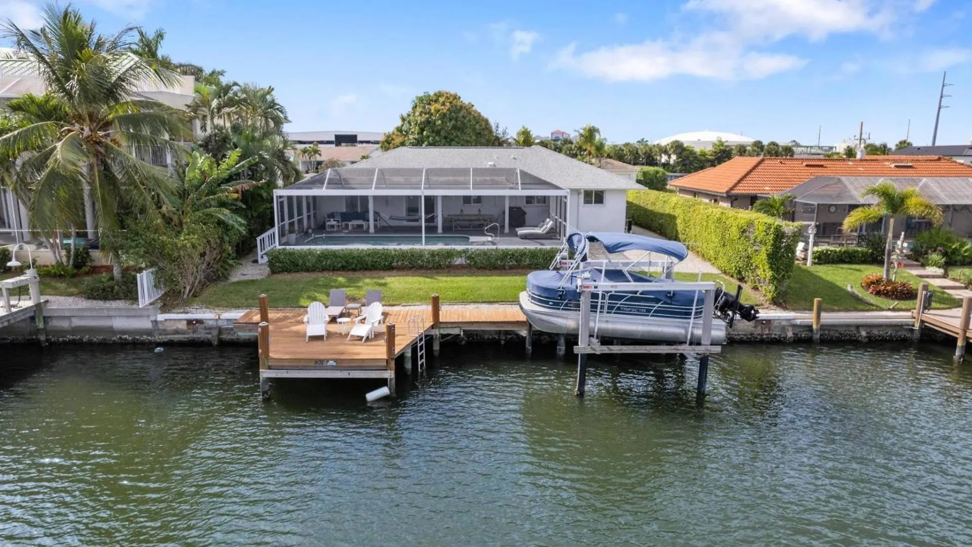 Rose Court Pool With Dock Holiday home *