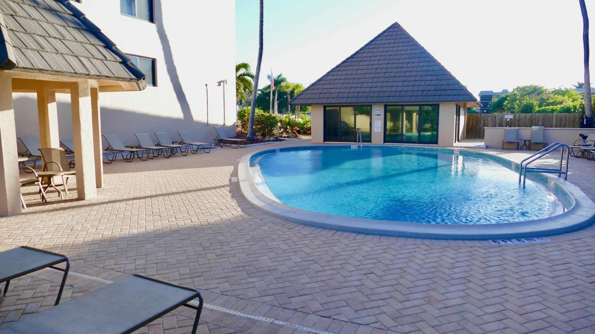 Charming 2 Bed South End Beachfront At Popular Seawinds Holiday home Marco Island