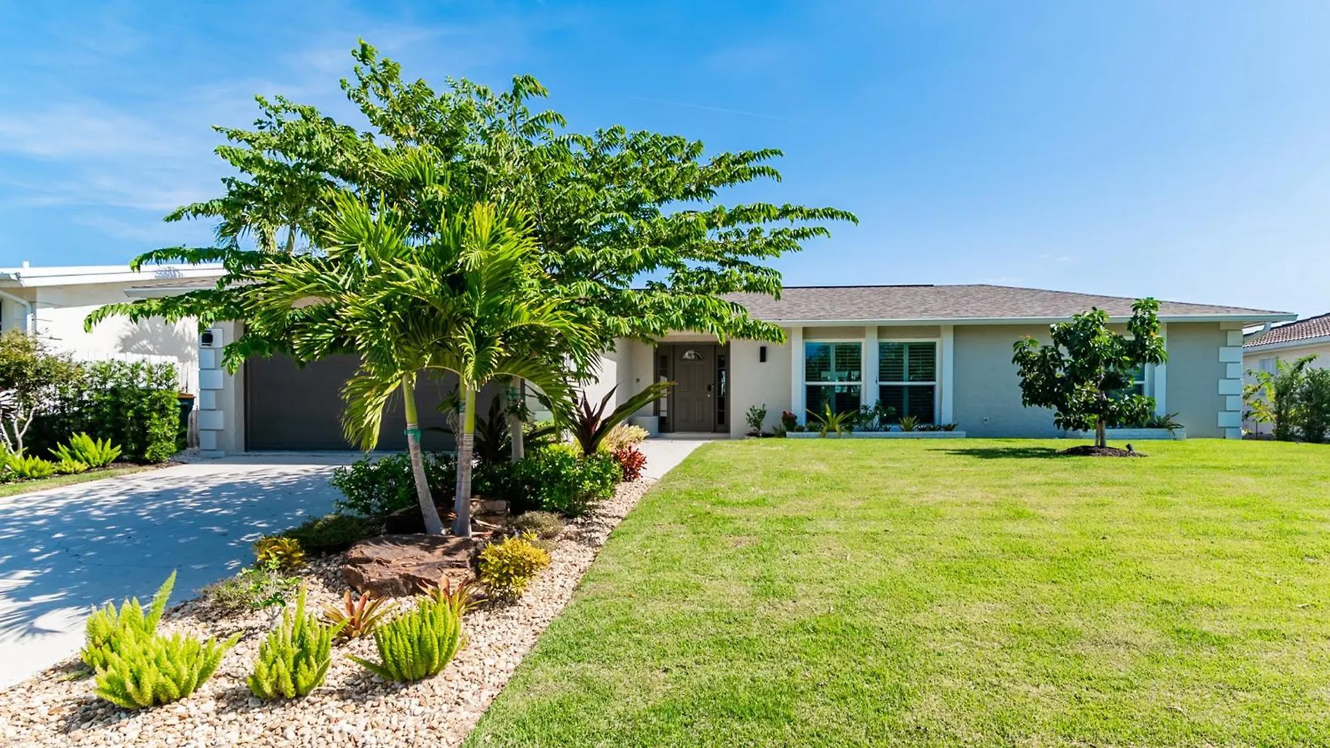 Waterfront Oasis Re-done Throughout! 1 Mile From Winterberry Access Pt Holiday home *