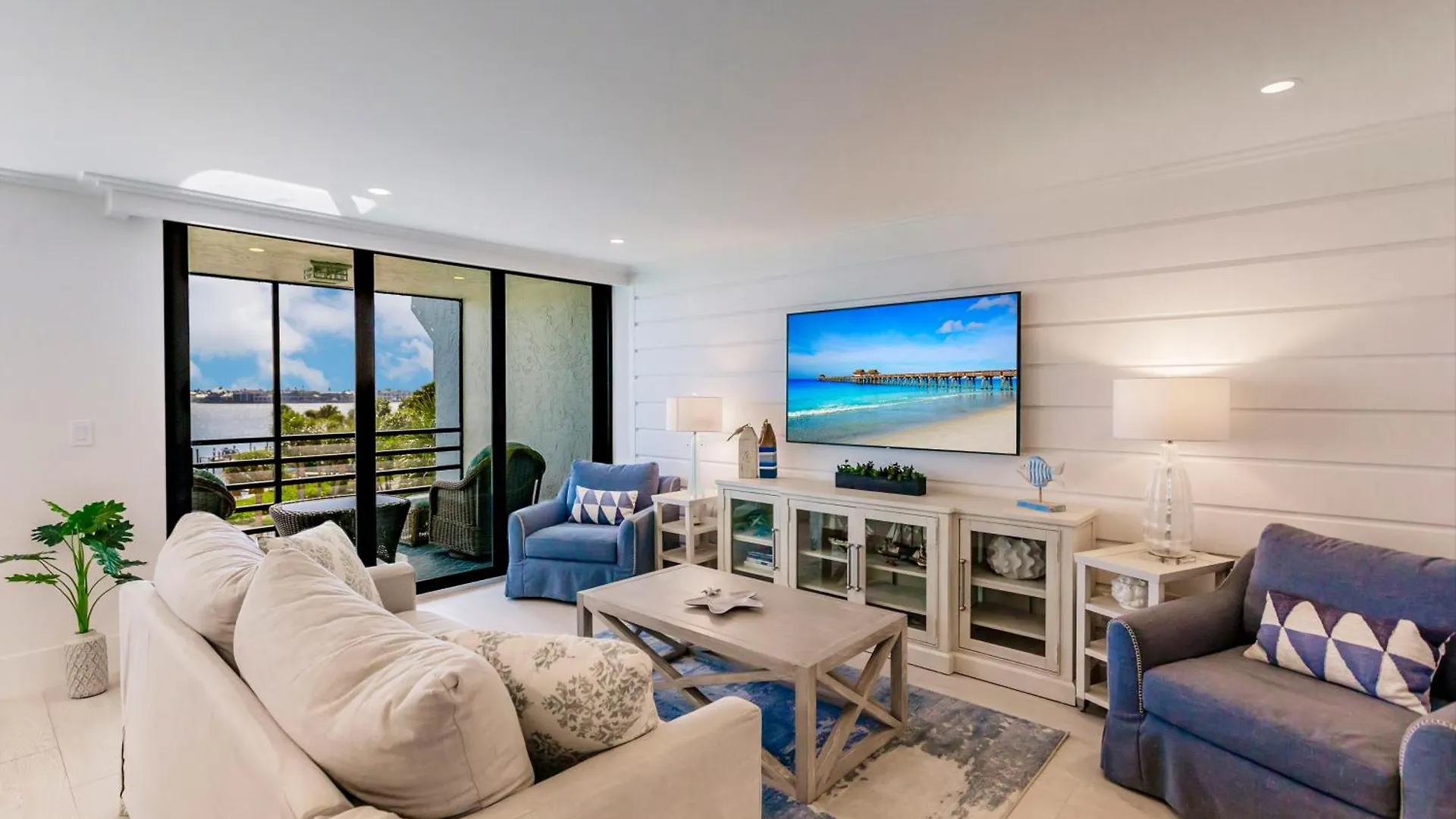 Lovely With Private Bay View Apartment