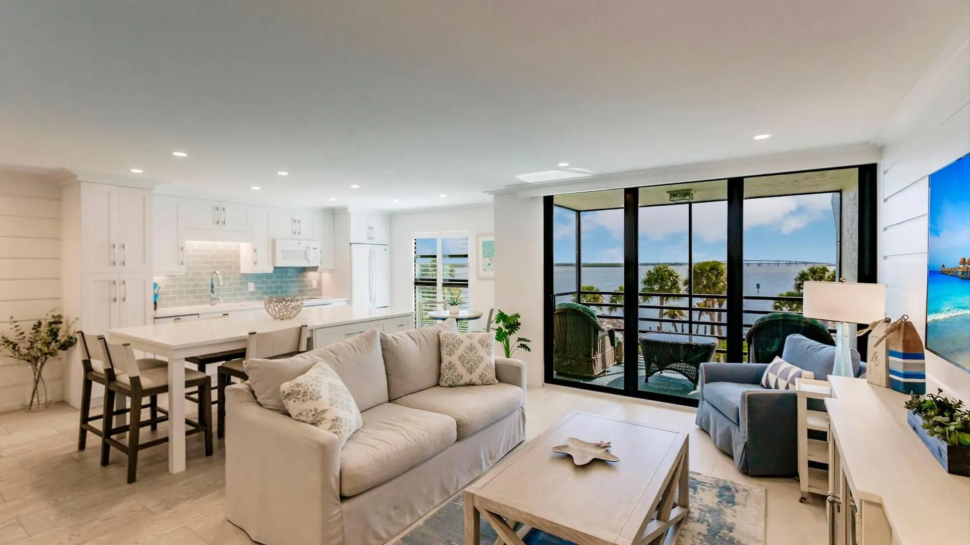Lovely With Private Bay View Apartment *