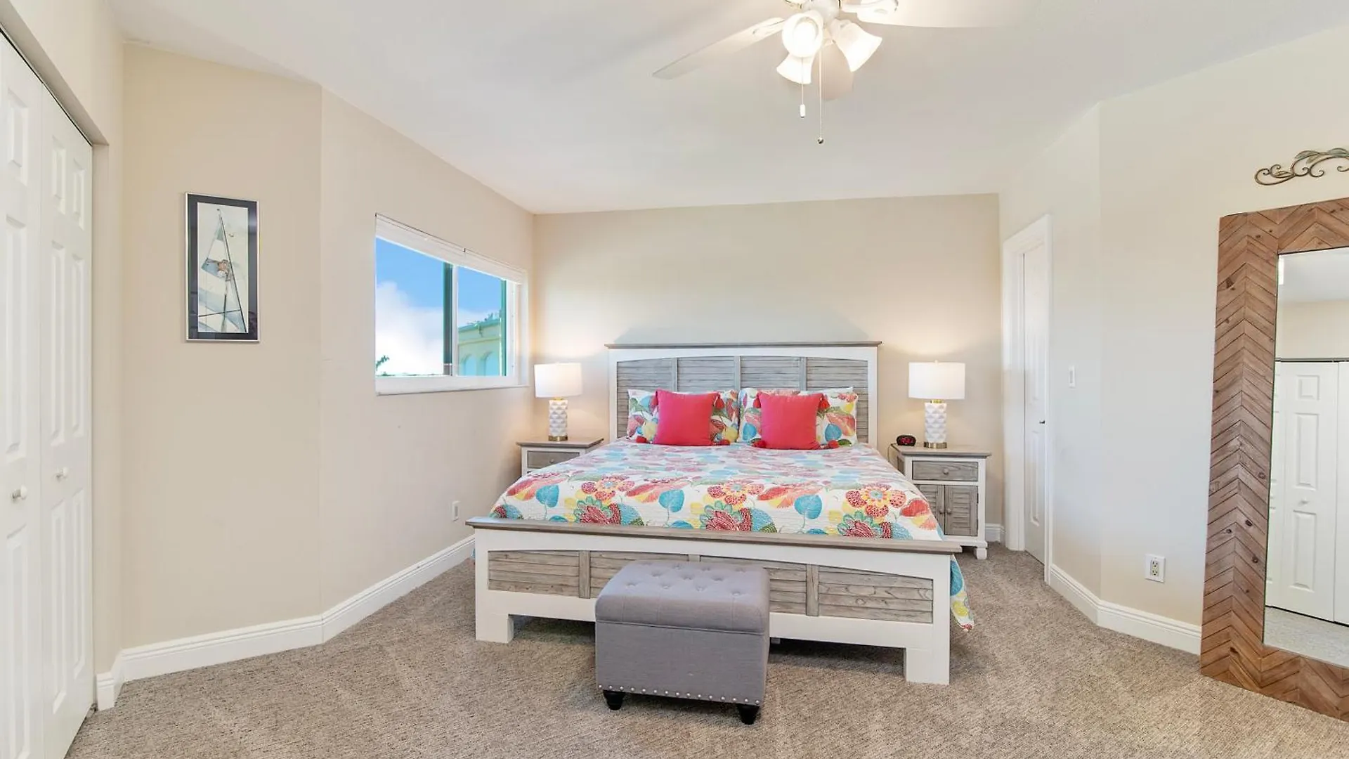 Floor Condo, Steps Away From Jw Marriott And Access!!