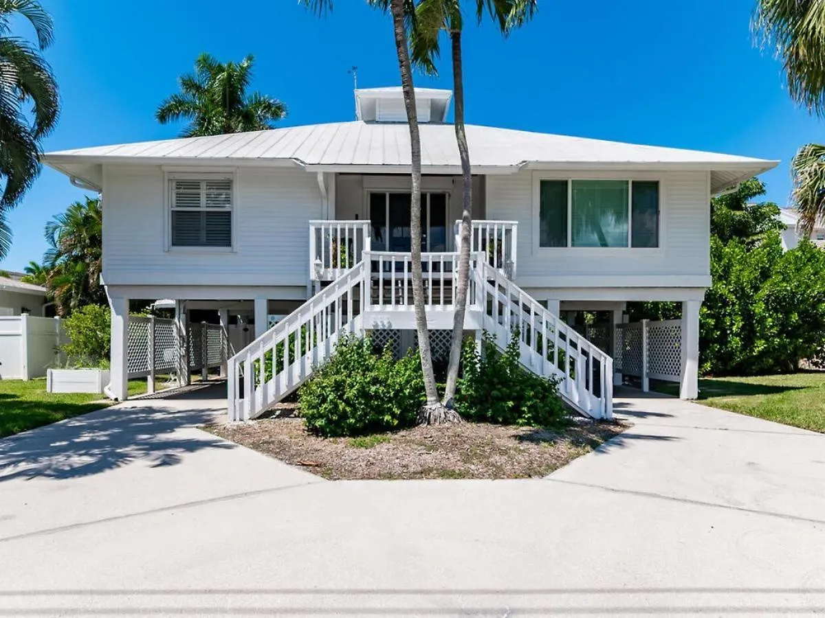 Attention Beachgoers Short Distance To South Access Point Holiday home *