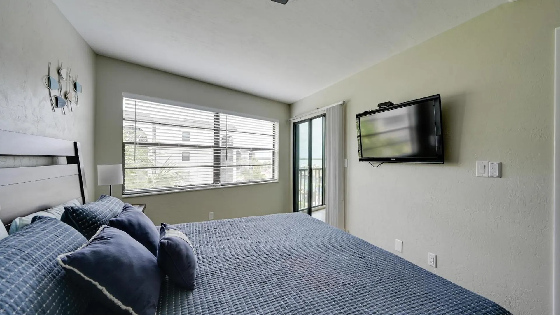 Waterfront With Pool And Hot Tub! Apartment *