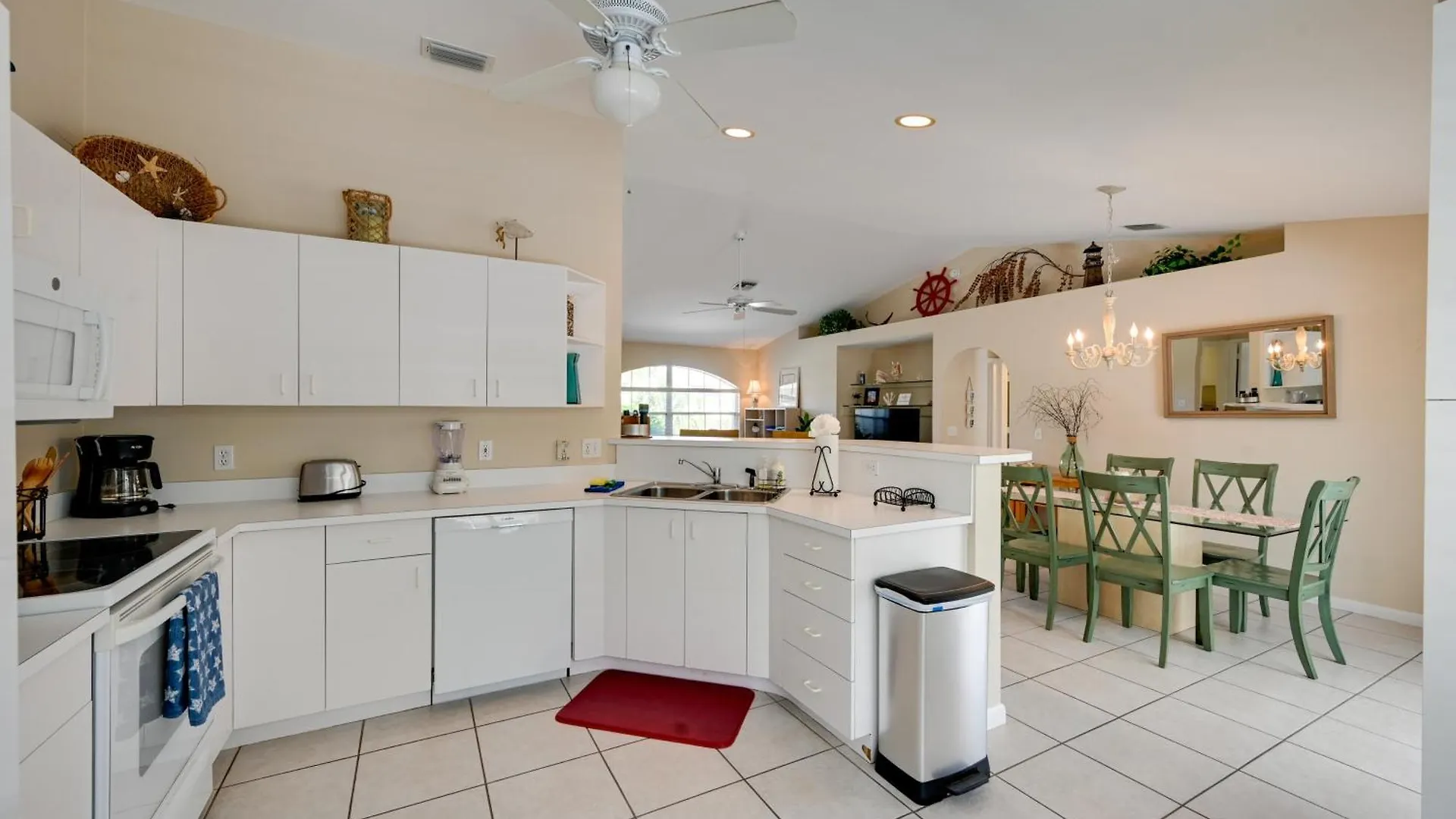 Sunny House Less Than 3 Blocks To Beach! Holiday home *