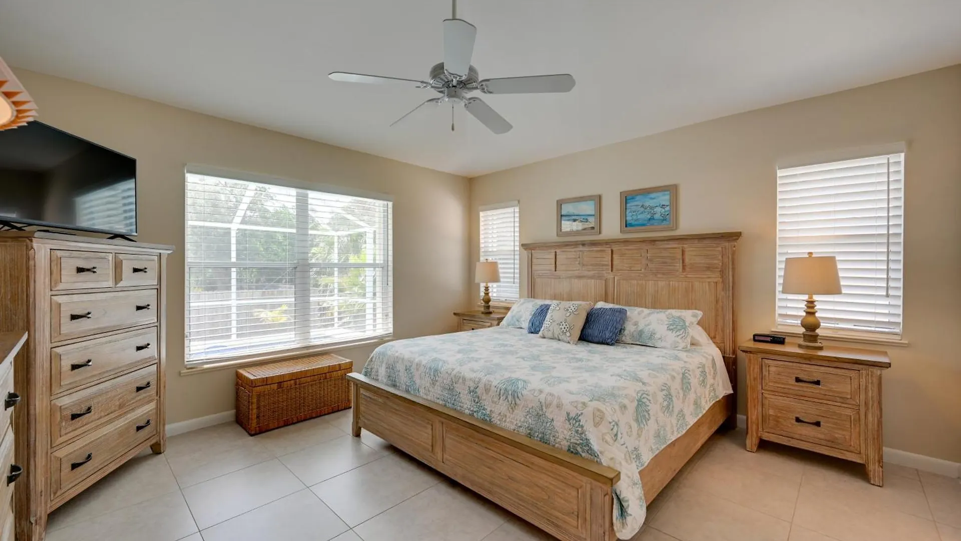 Sunny House Less Than 3 Blocks To Beach! Holiday home