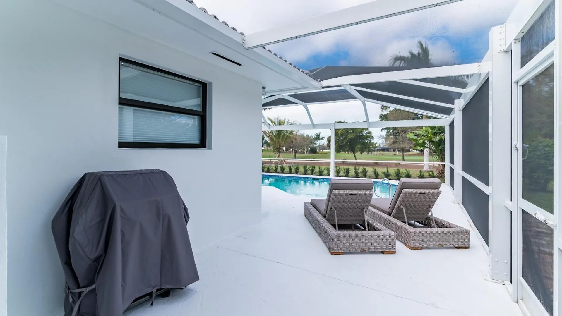 Holiday home Golf-view House I $300k Reno On Prestigious Island Country Club *