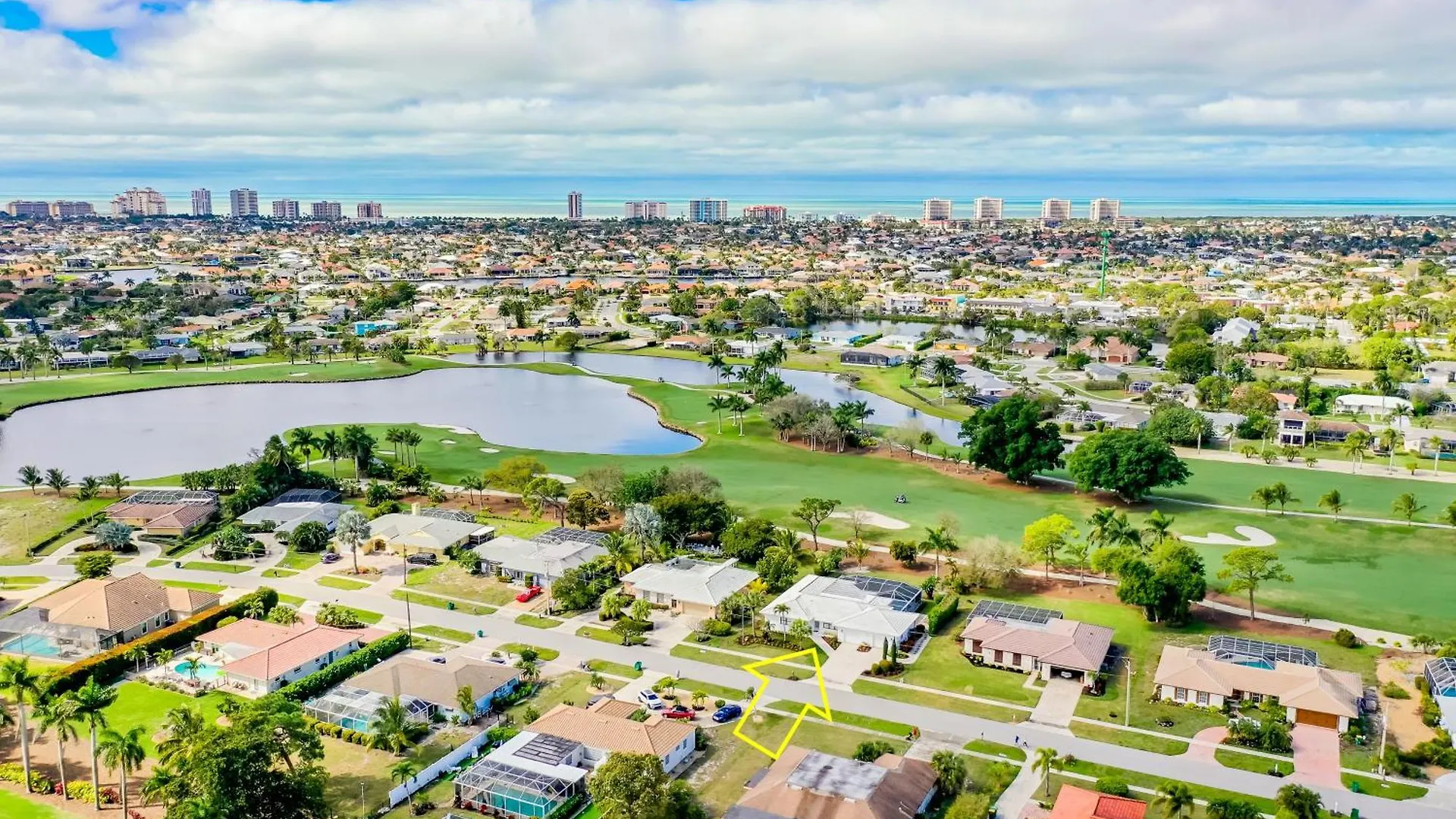 Golf-view House I $300k Reno On Prestigious Island Country Club Holiday home