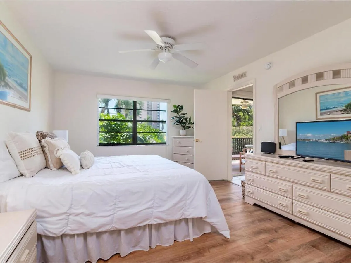 Seaview #110 - Just Steps From 1 Of 4 Public Access Points Holiday home Marco Island