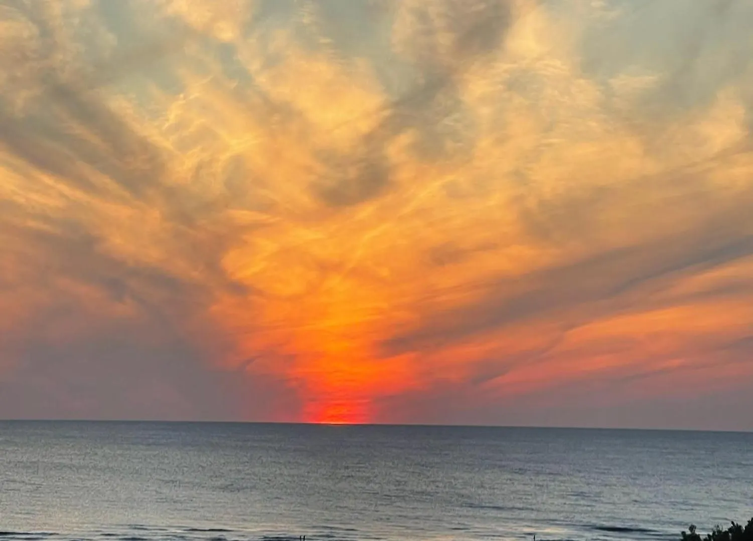 Renovated And Beachfront, Paradise Awaits! Holiday home