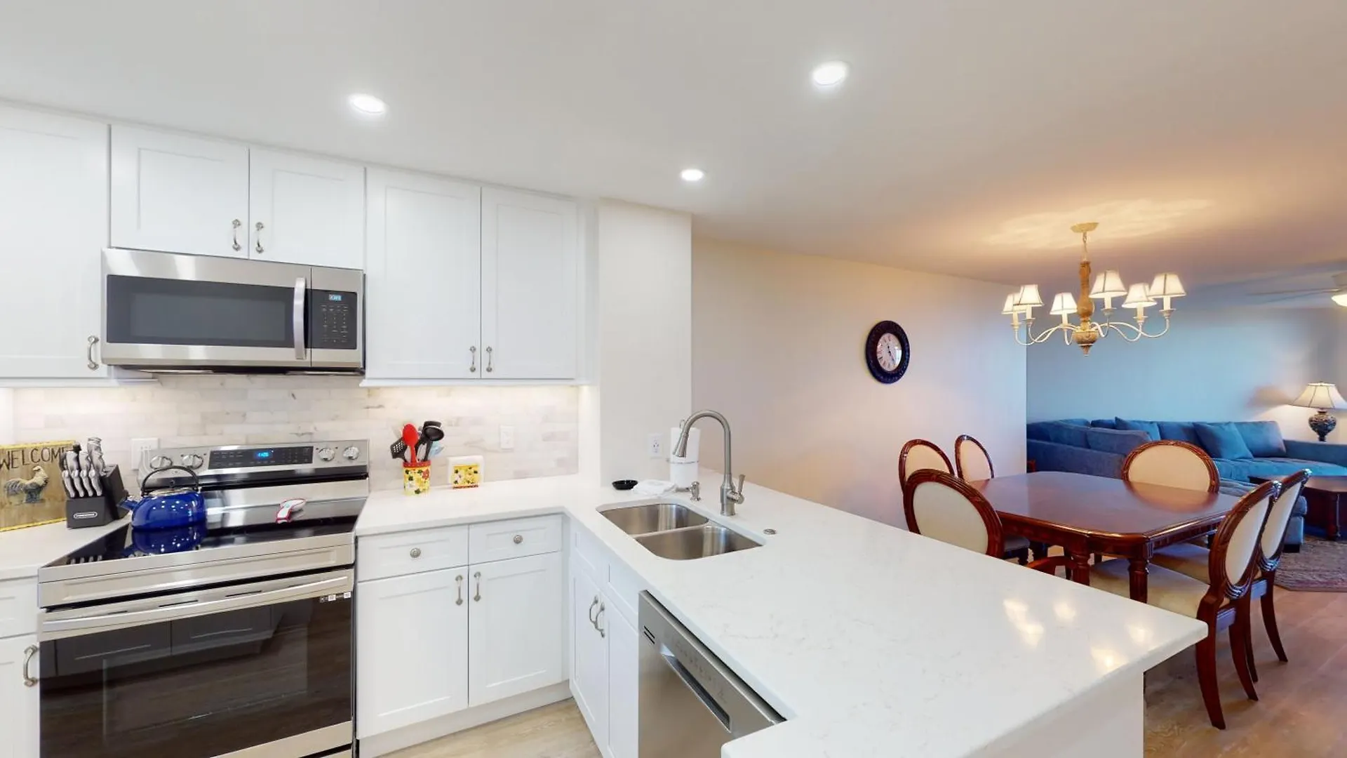 Renovated And Beachfront, Paradise Awaits! Holiday home
