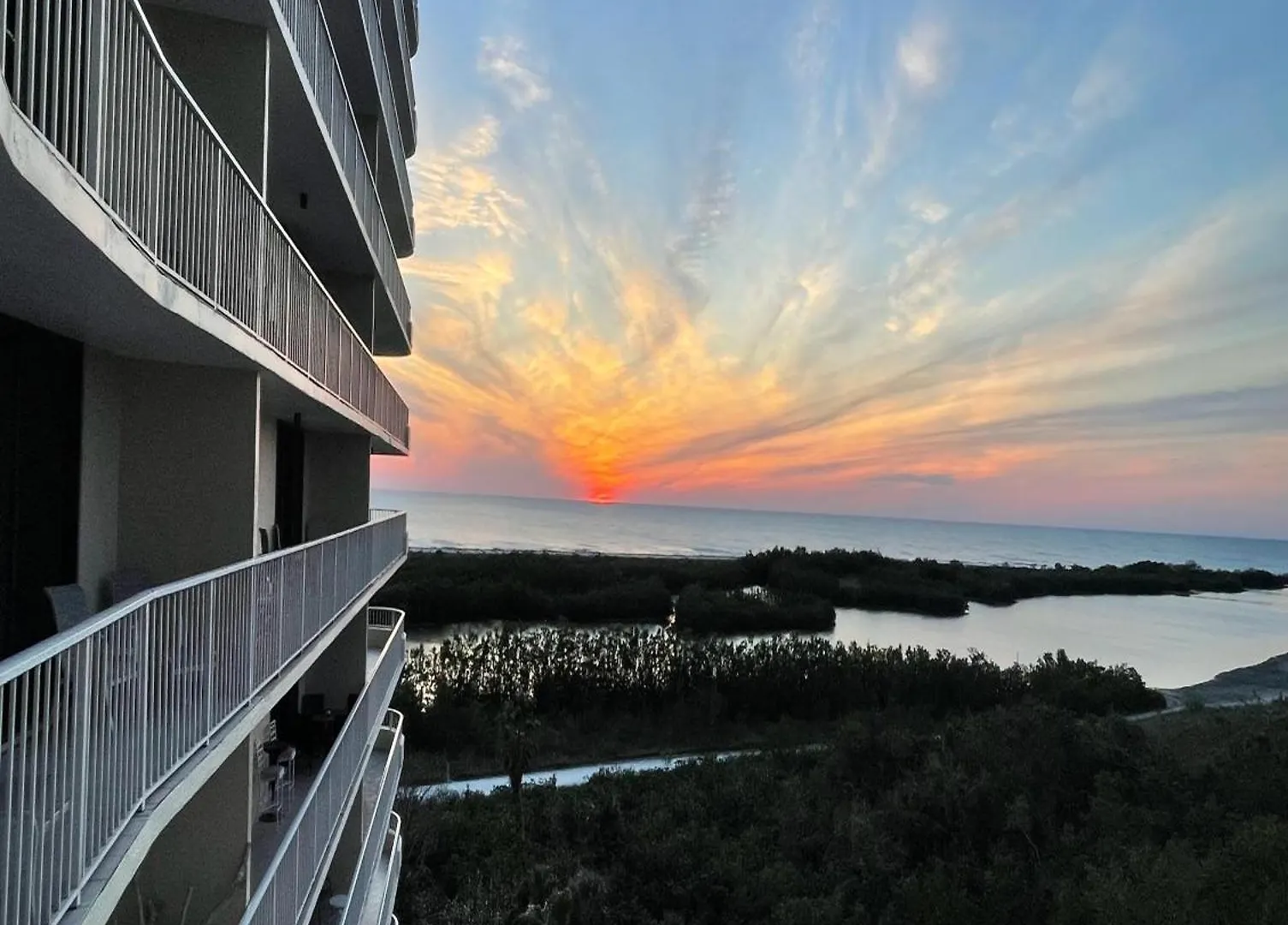 Renovated And Beachfront, Paradise Awaits! * Marco Island