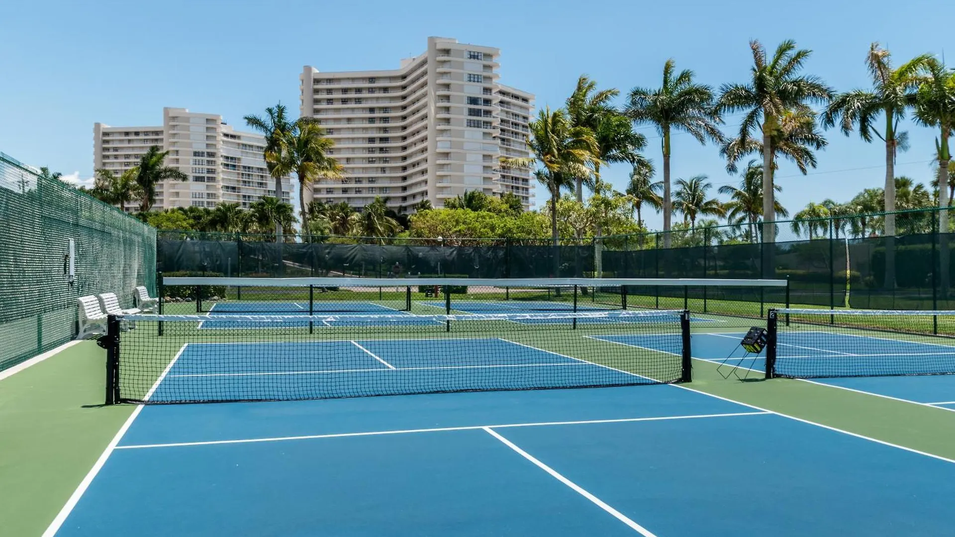 Renovated And Beachfront, Paradise Awaits! Holiday home Marco Island