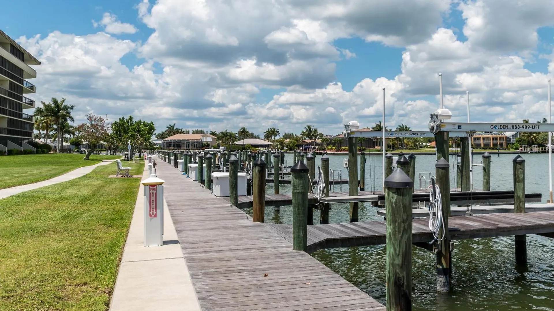 Renovated And Beachfront, Paradise Awaits! Marco Island