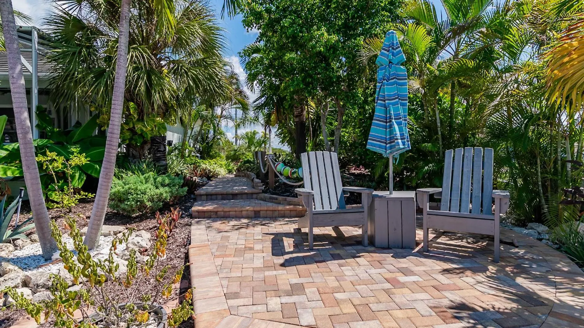Perfect Blend Of Elegance And Comfort I Captivating For Idyllic Retreat