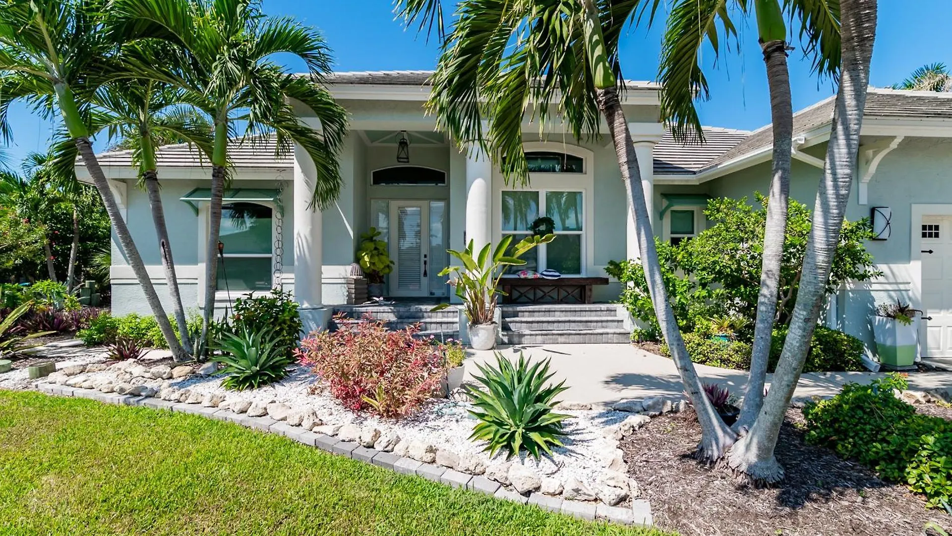 Perfect Blend Of Elegance And Comfort I Captivating For Idyllic Retreat Holiday home *