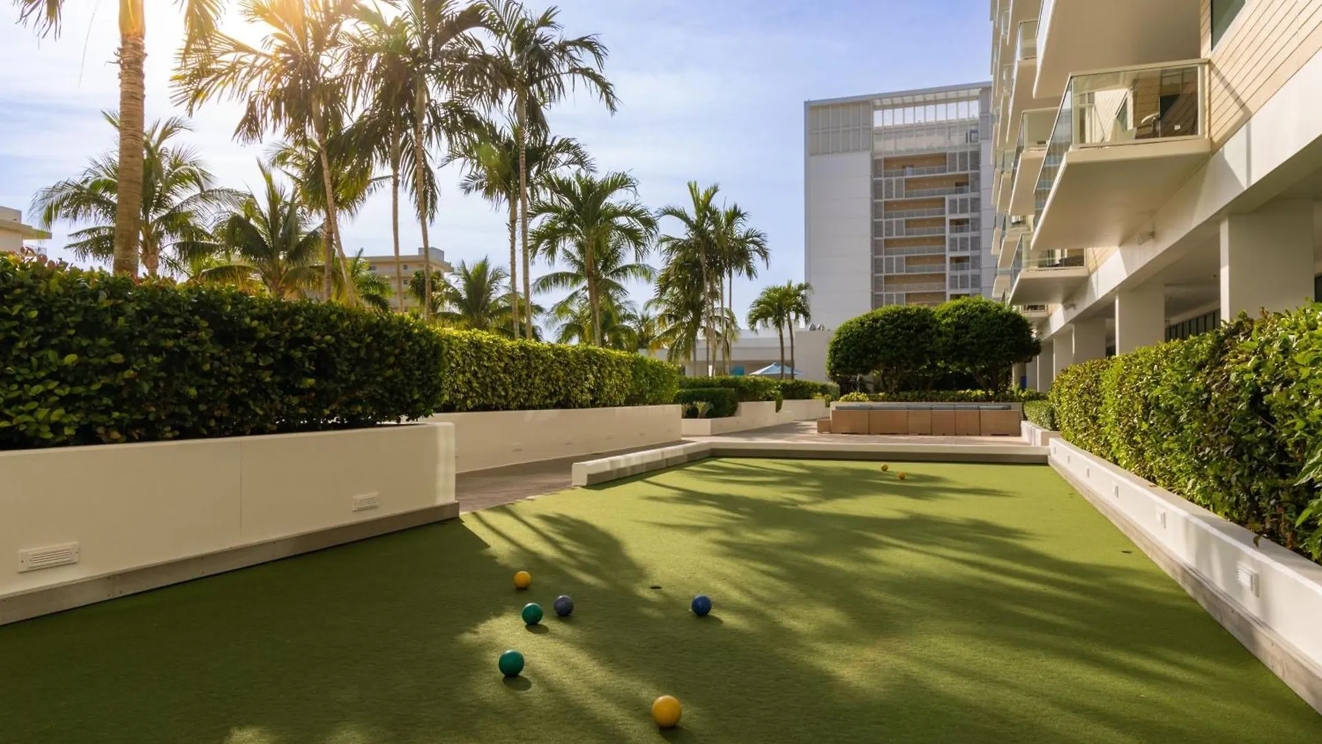 Marriott's Crystal Shores Hotel