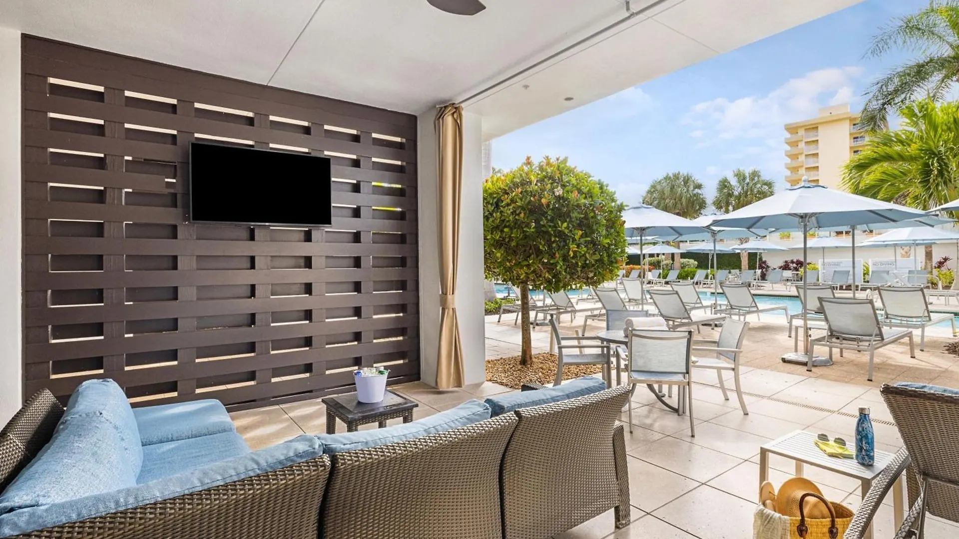 Marriott's Crystal Shores Hotel