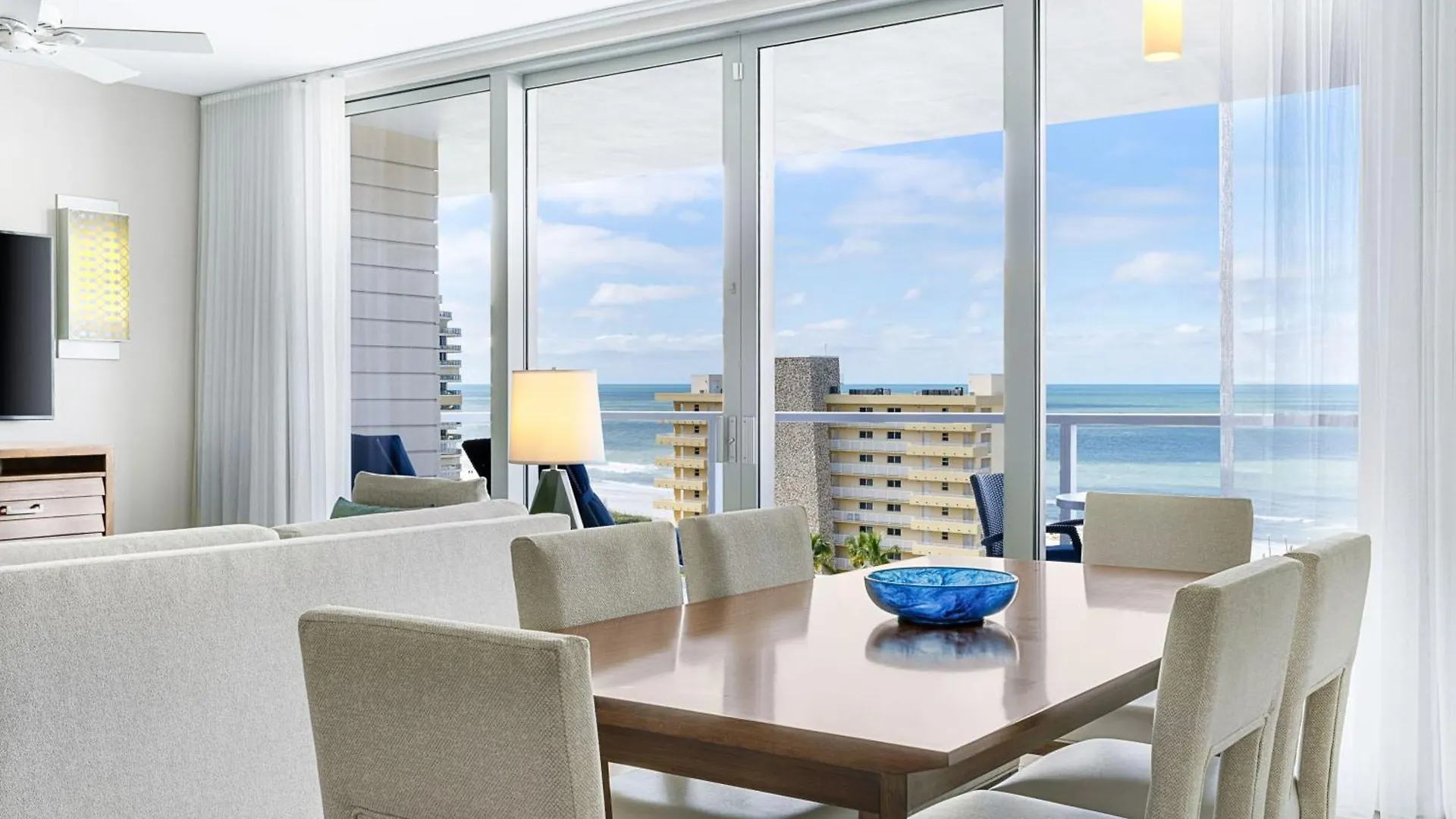 Marriott's Crystal Shores Hotel