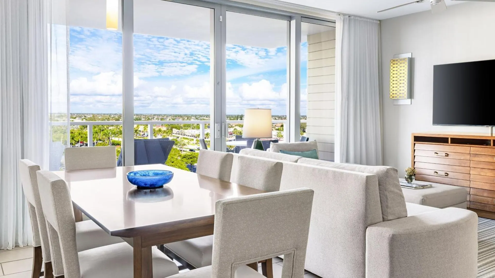 Marriott's Crystal Shores Hotel