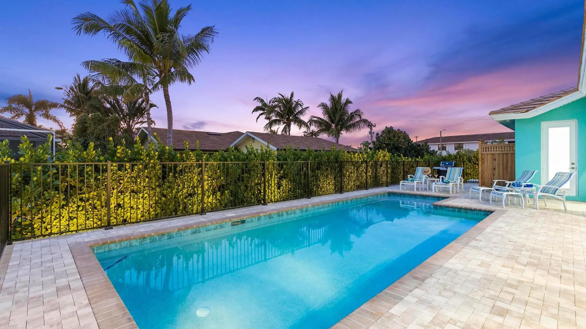 Holiday home Stunning 3-bedroom Oasis With Private Pool And Luxurious Amenities