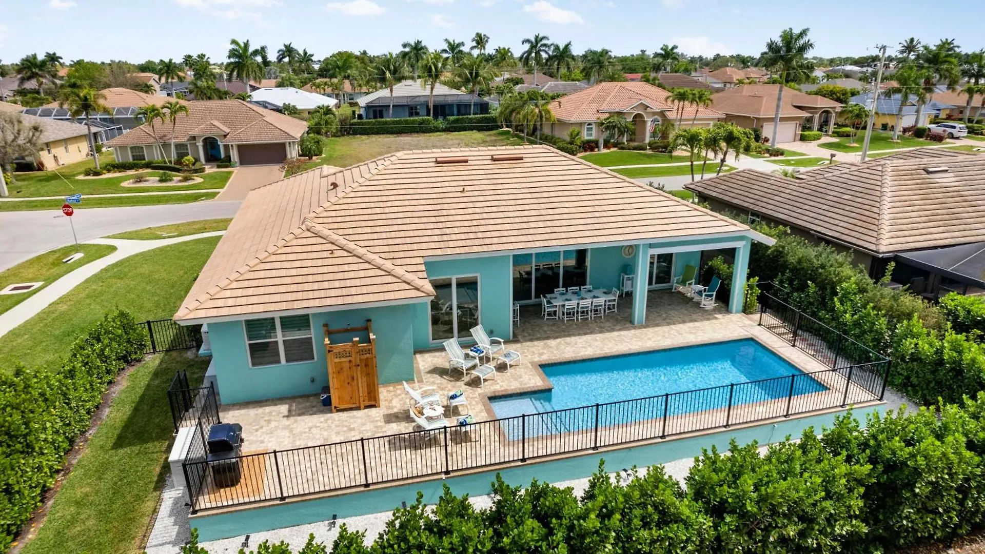 Stunning 3-bedroom Oasis With Private Pool And Luxurious Amenities *