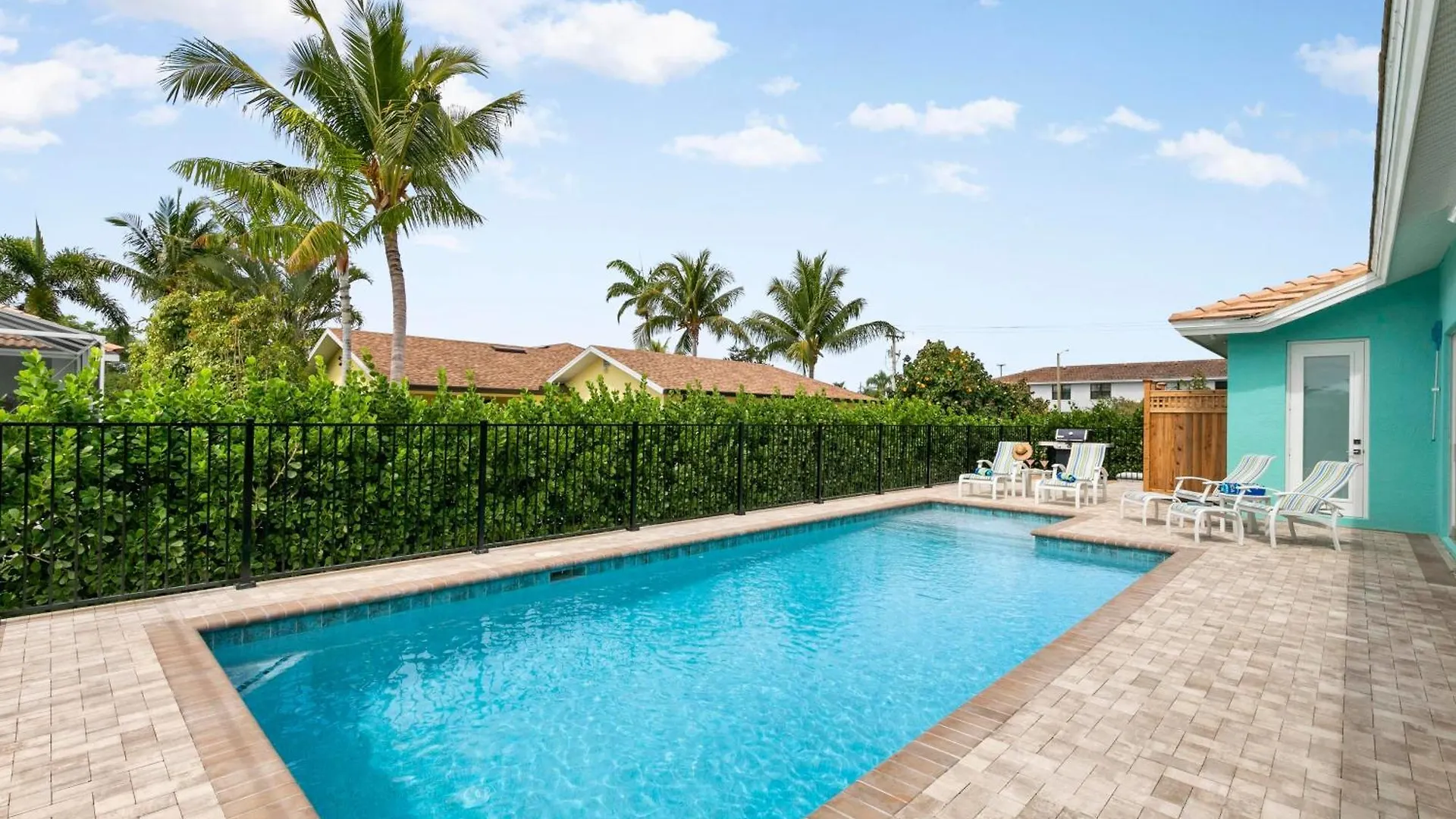 Holiday home Stunning 3-bedroom Oasis With Private Pool And Luxurious Amenities *