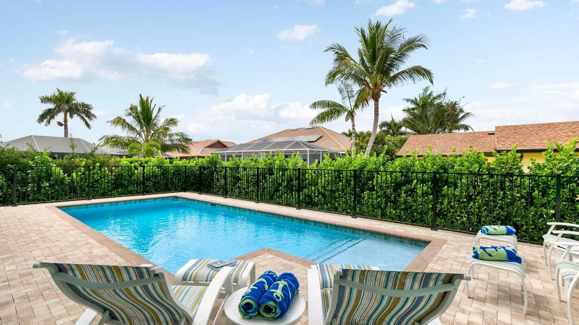 Holiday home Stunning 3-bedroom Oasis With Private Pool And Luxurious Amenities