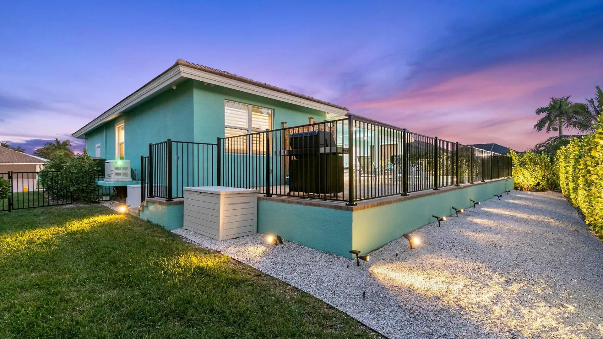 Holiday home Stunning 3-bedroom Oasis With Private Pool And Luxurious Amenities *