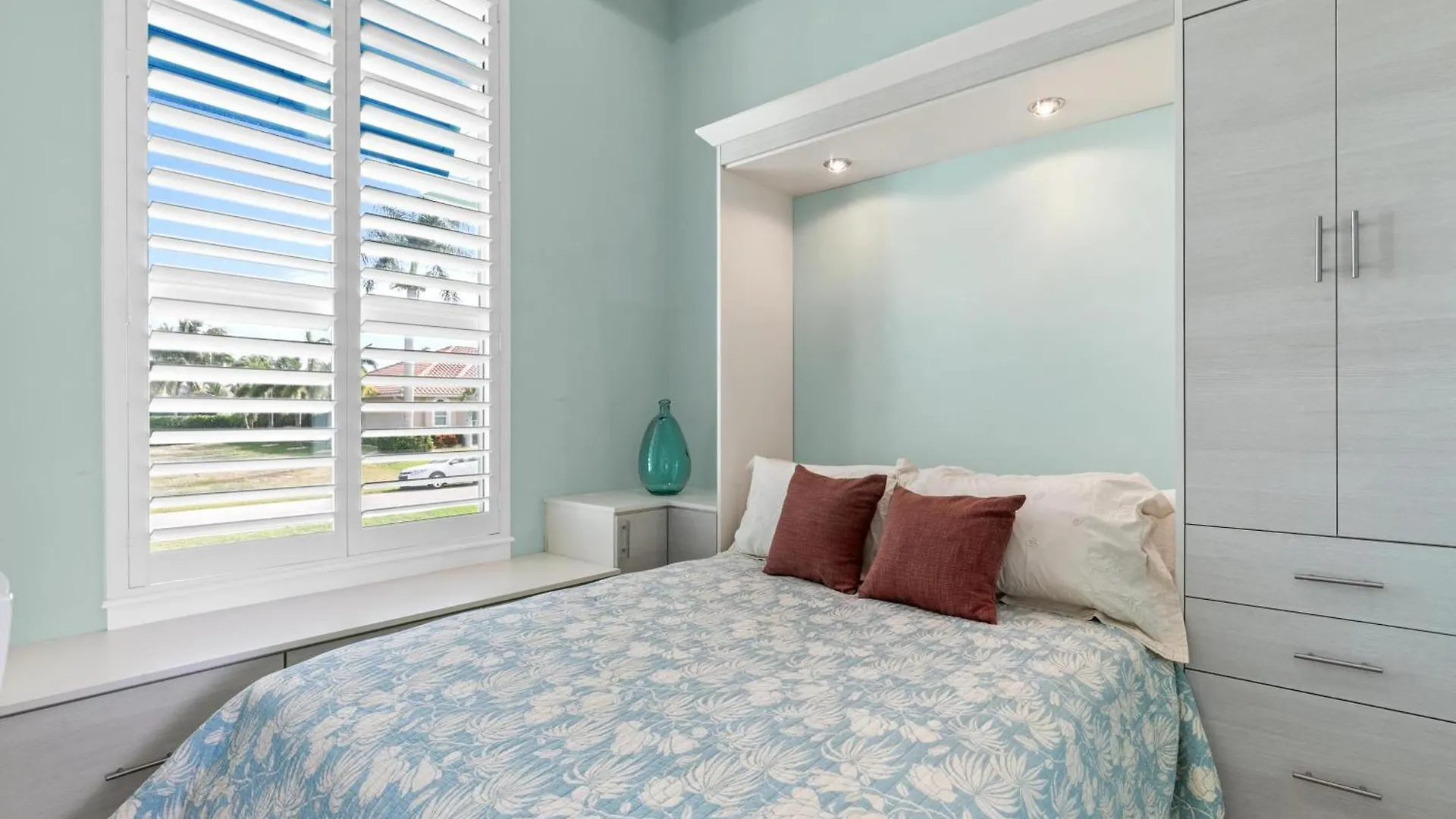 Holiday home Stunning 3-bedroom Oasis With Private Pool And Luxurious Amenities