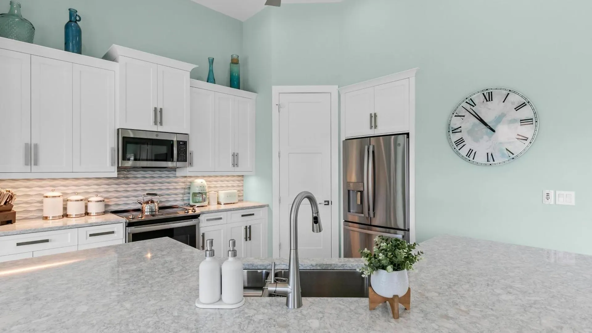 Holiday home Stunning 3-bedroom Oasis With Private Pool And Luxurious Amenities