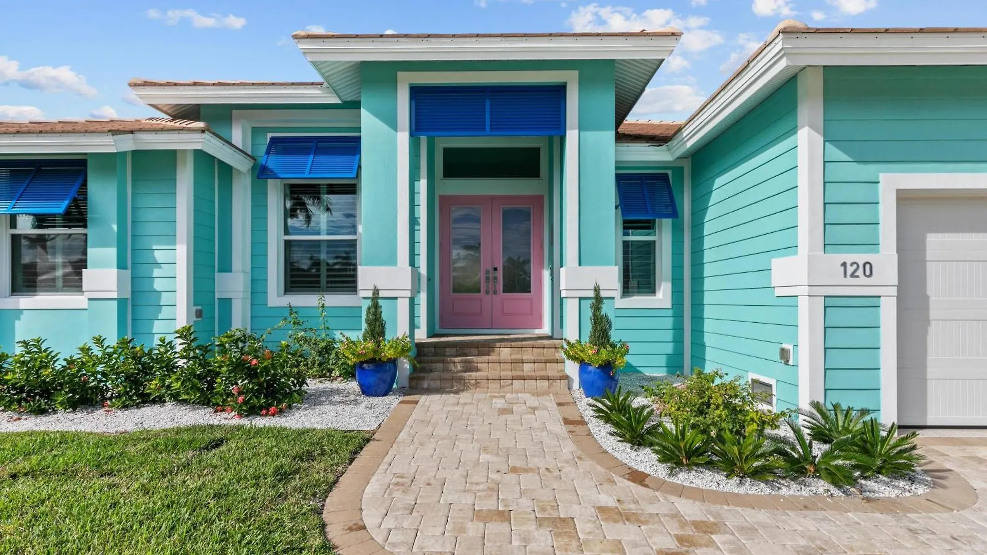 Stunning 3-bedroom Oasis With Private Pool And Luxurious Amenities