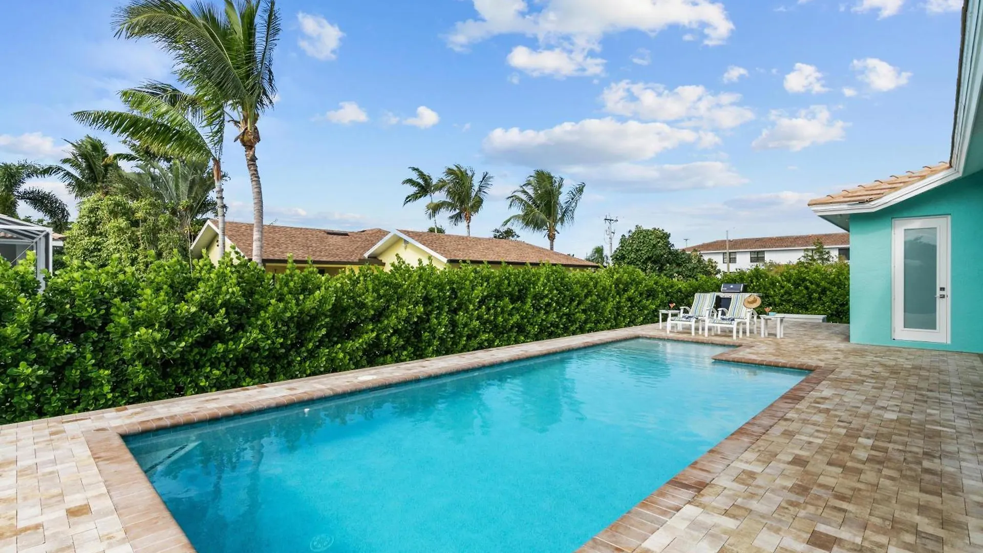 Stunning 3-bedroom Oasis With Private Pool And Luxurious Amenities *