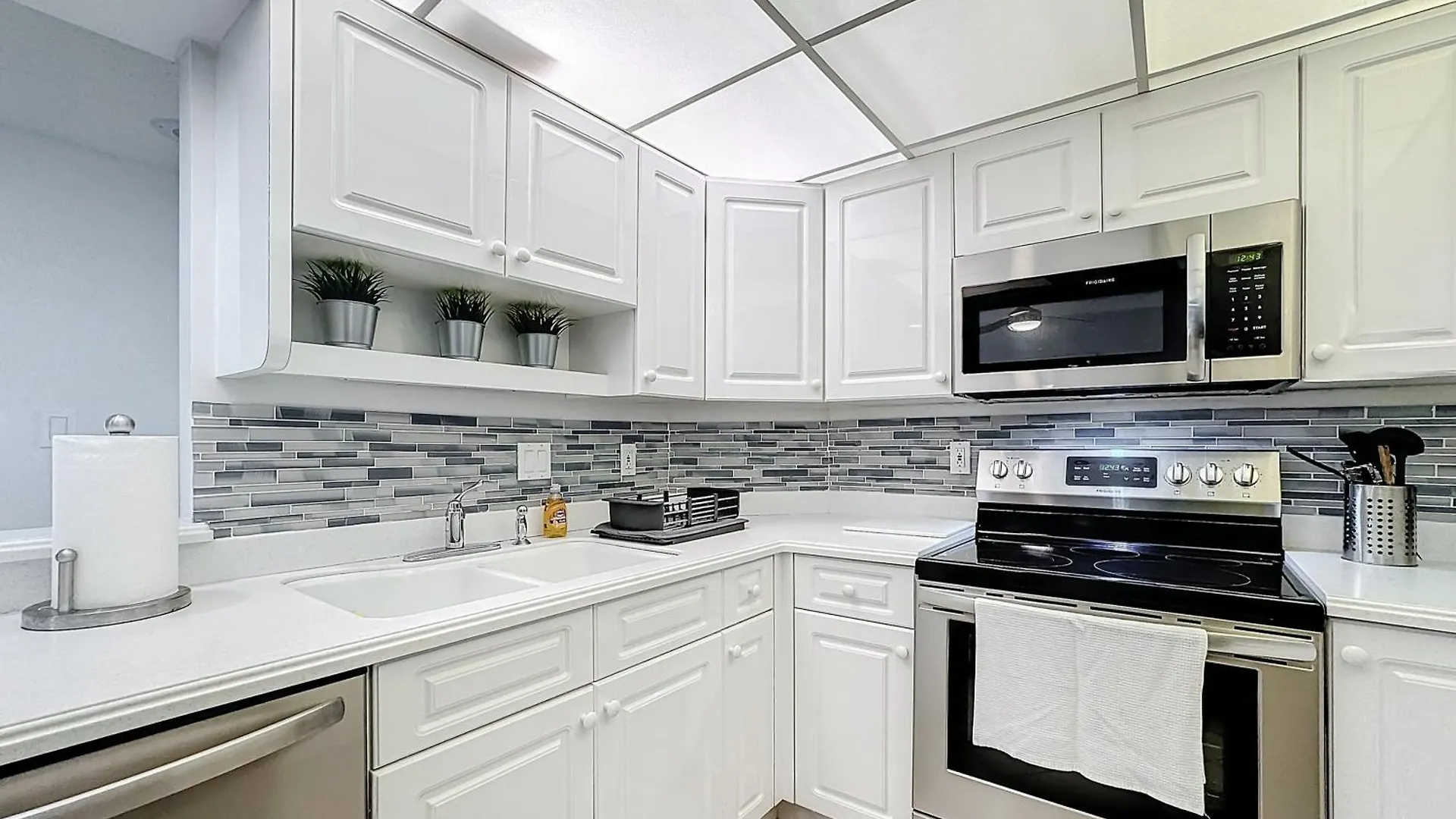 Front In Paradise Apartment