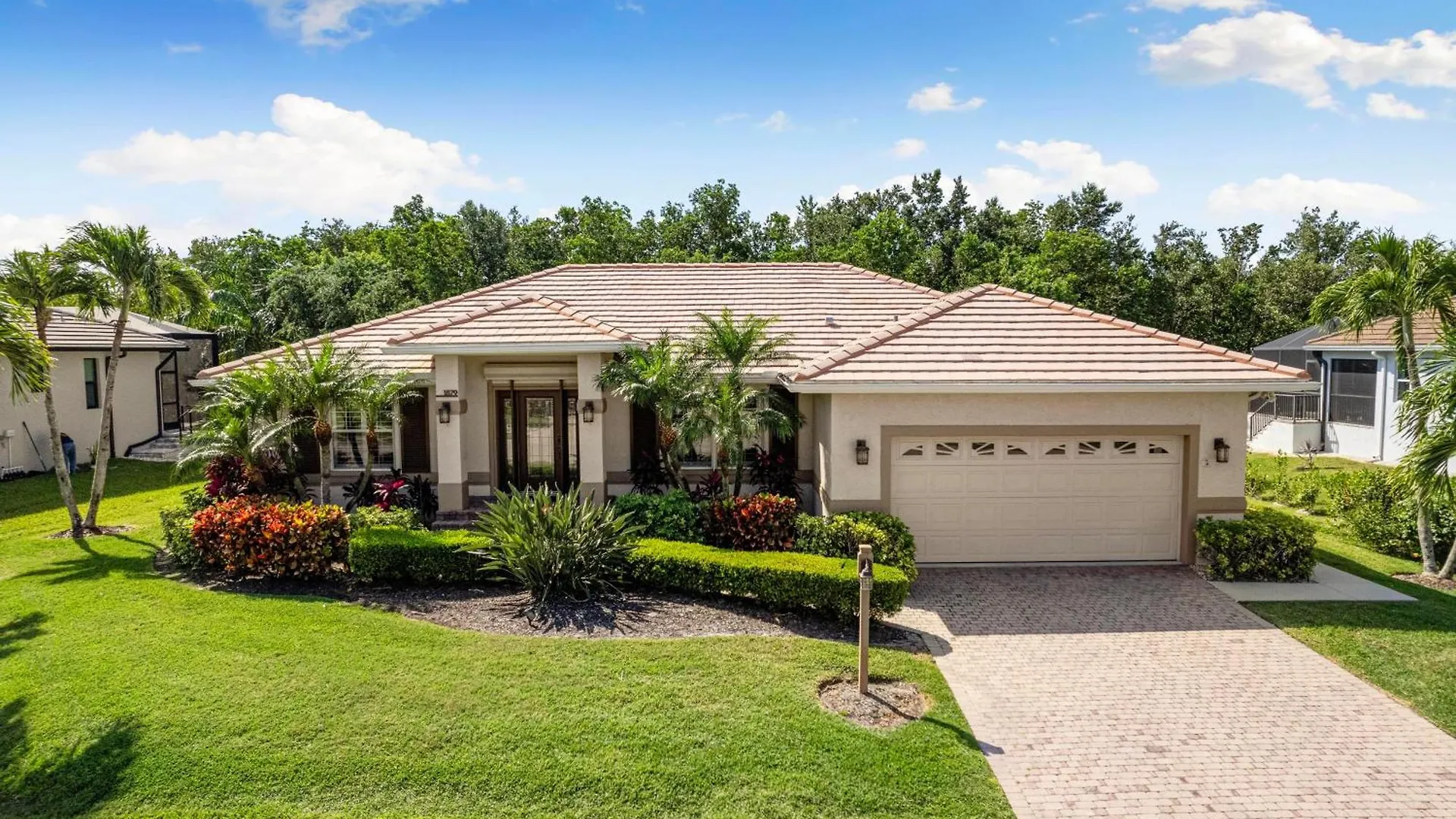 1879 Dogwood Dr