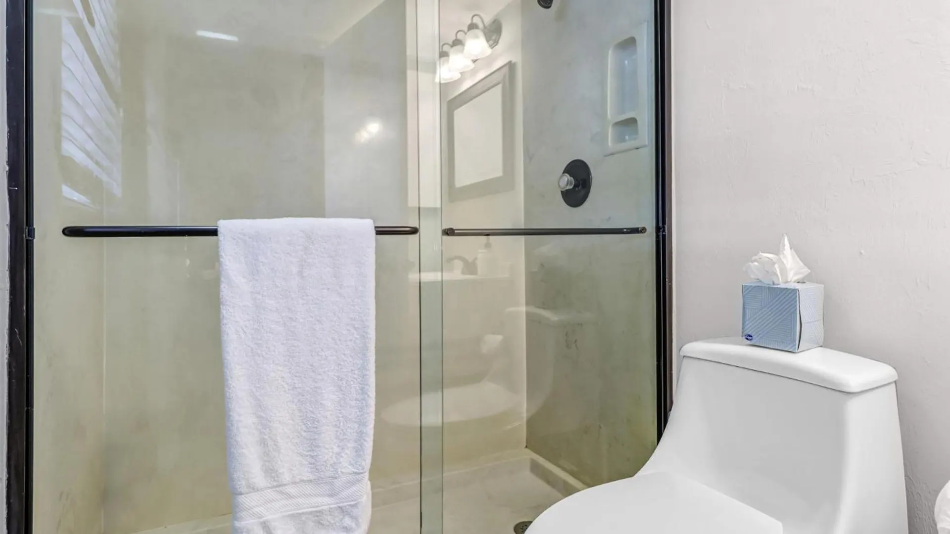 Holiday home 5br Lush Retreat W Pool