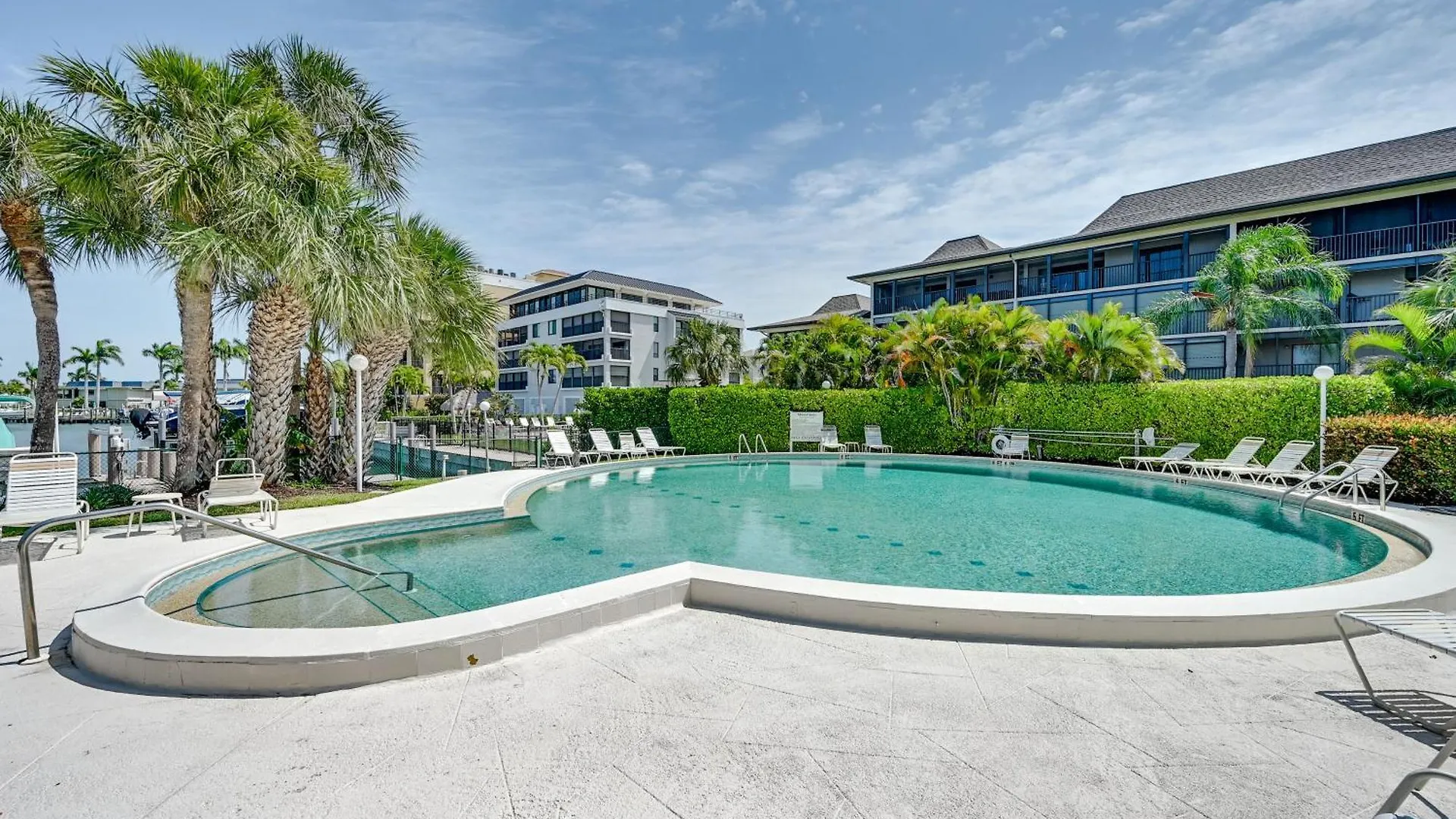 Waterfront Less Than Quarter Mi To Beach! Apartment