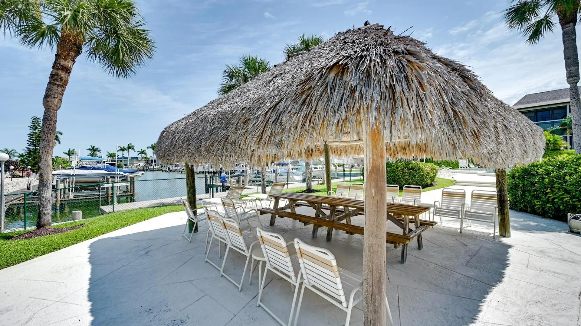 Waterfront Less Than Quarter Mi To Beach!