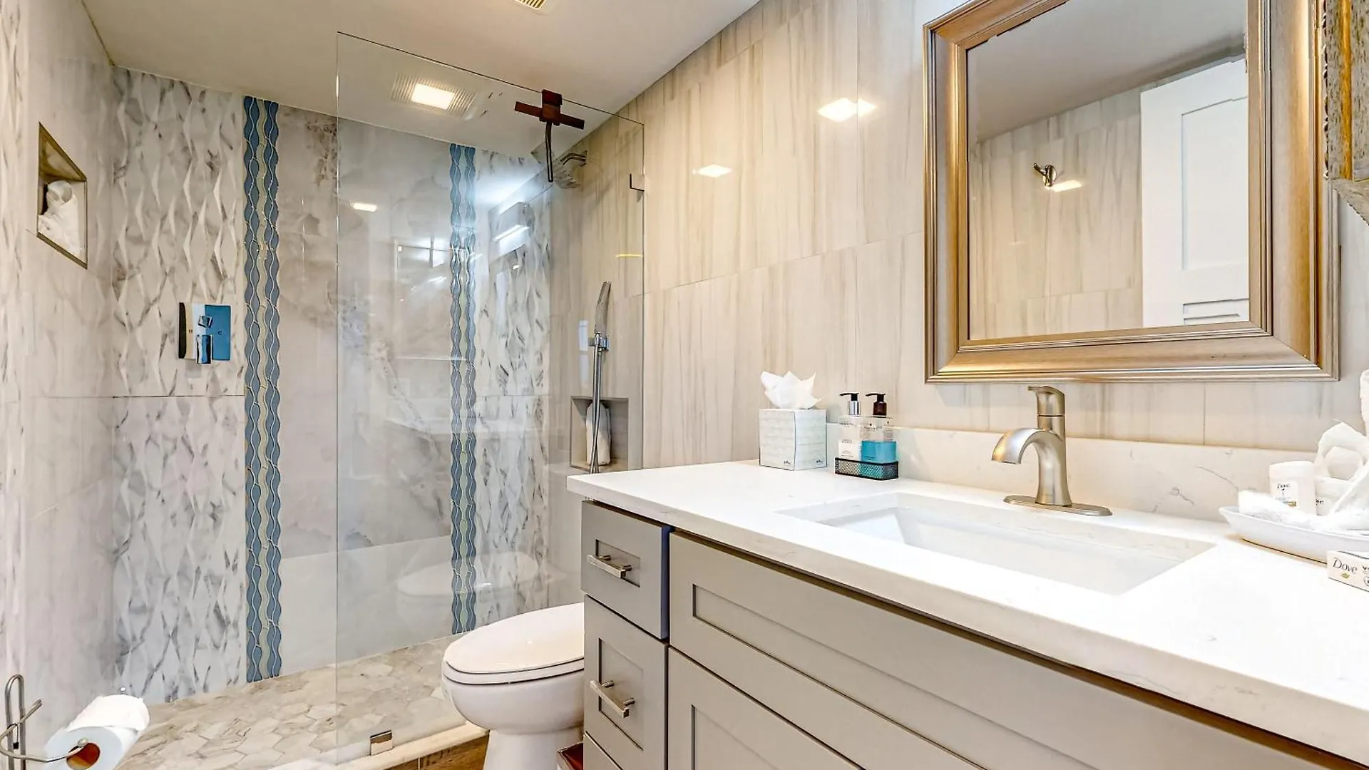 Seaview Court 402 Apartment *