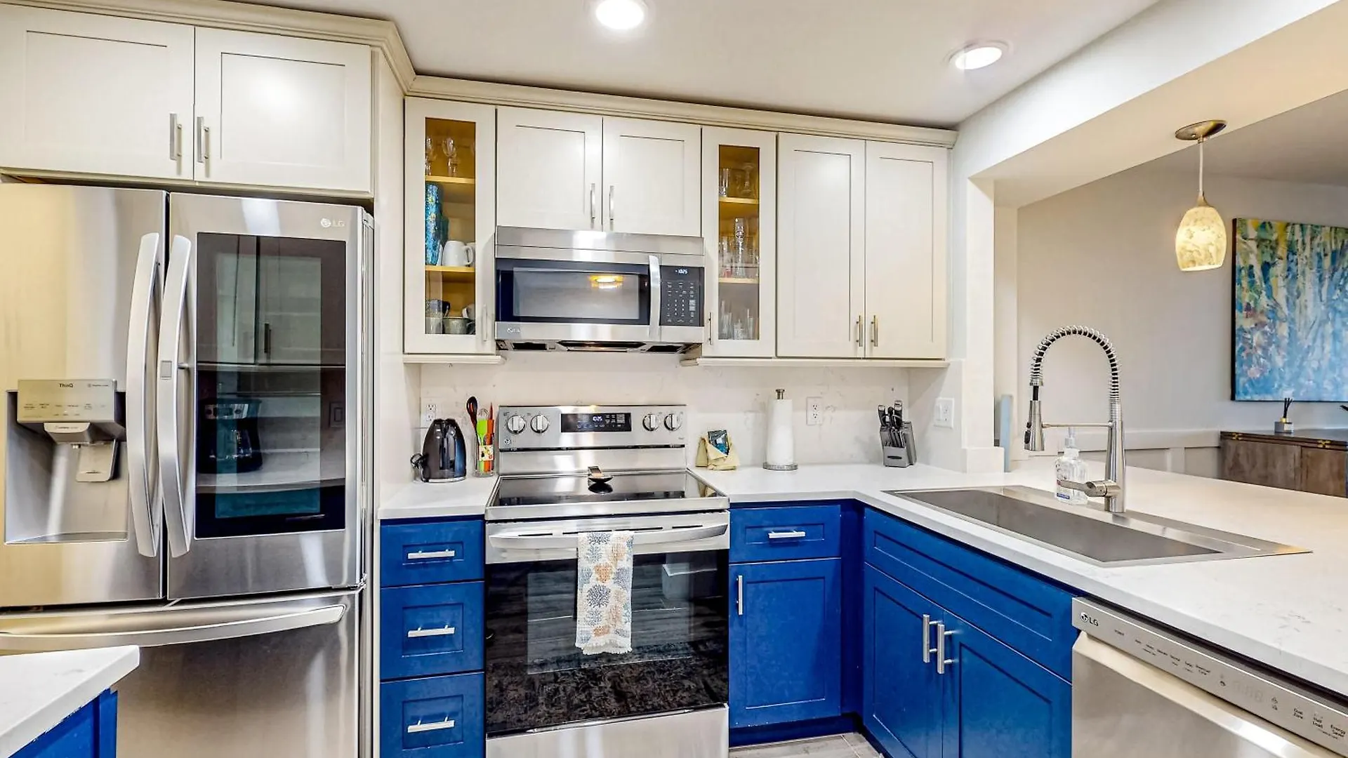 Seaview Court 402 Apartment *