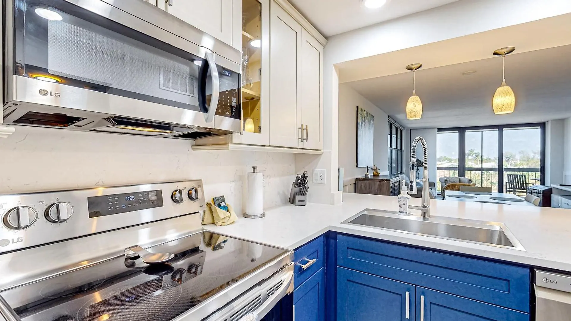 Seaview Court 402