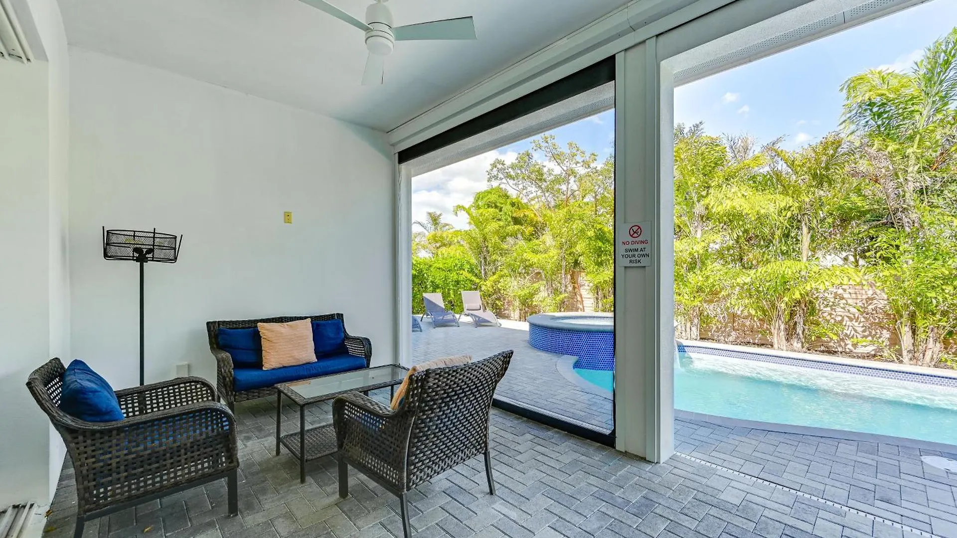 With Pool And Hot Tub Near Beaches!