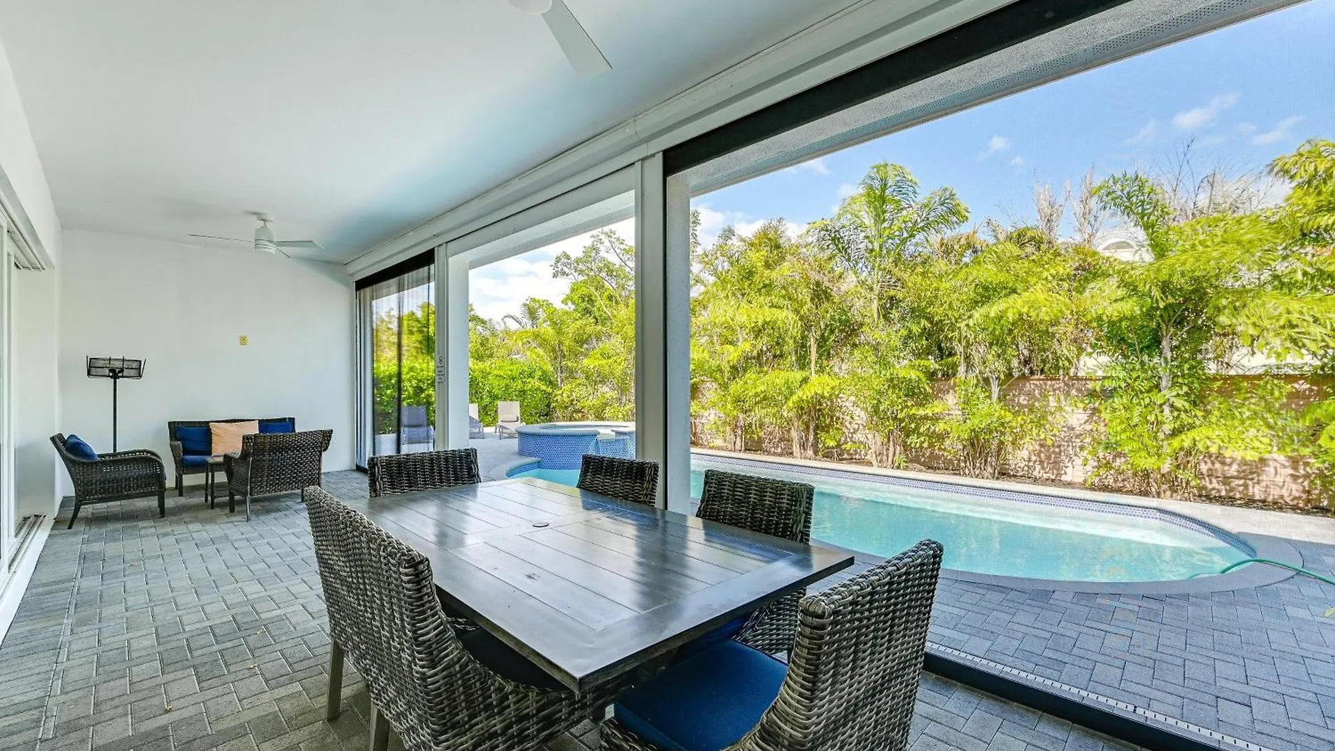 With Pool And Hot Tub Near Beaches! Holiday home Marco Island