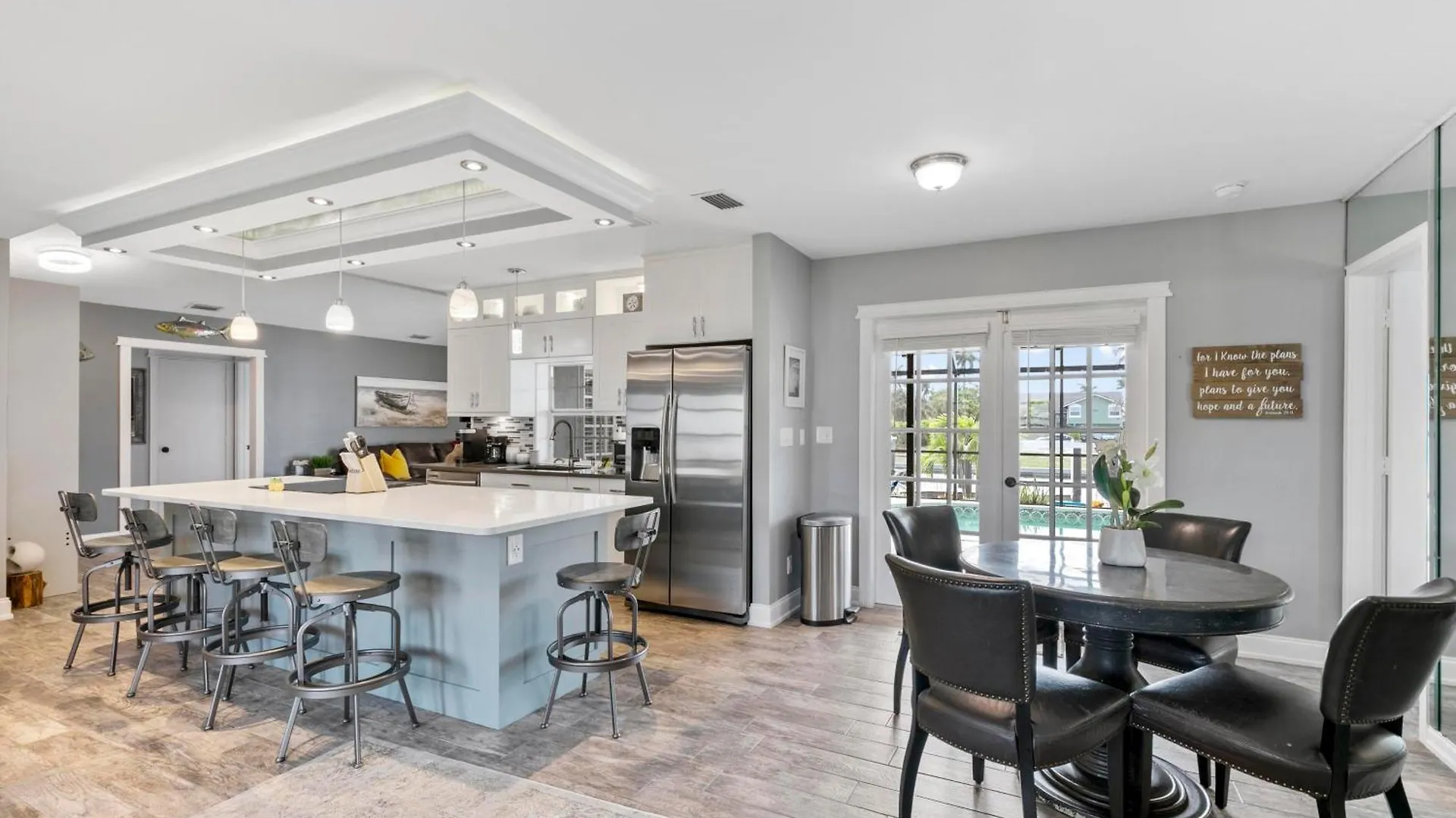Luxurious Waterfront Oasis In - Perfect For Families And Friends Holiday home