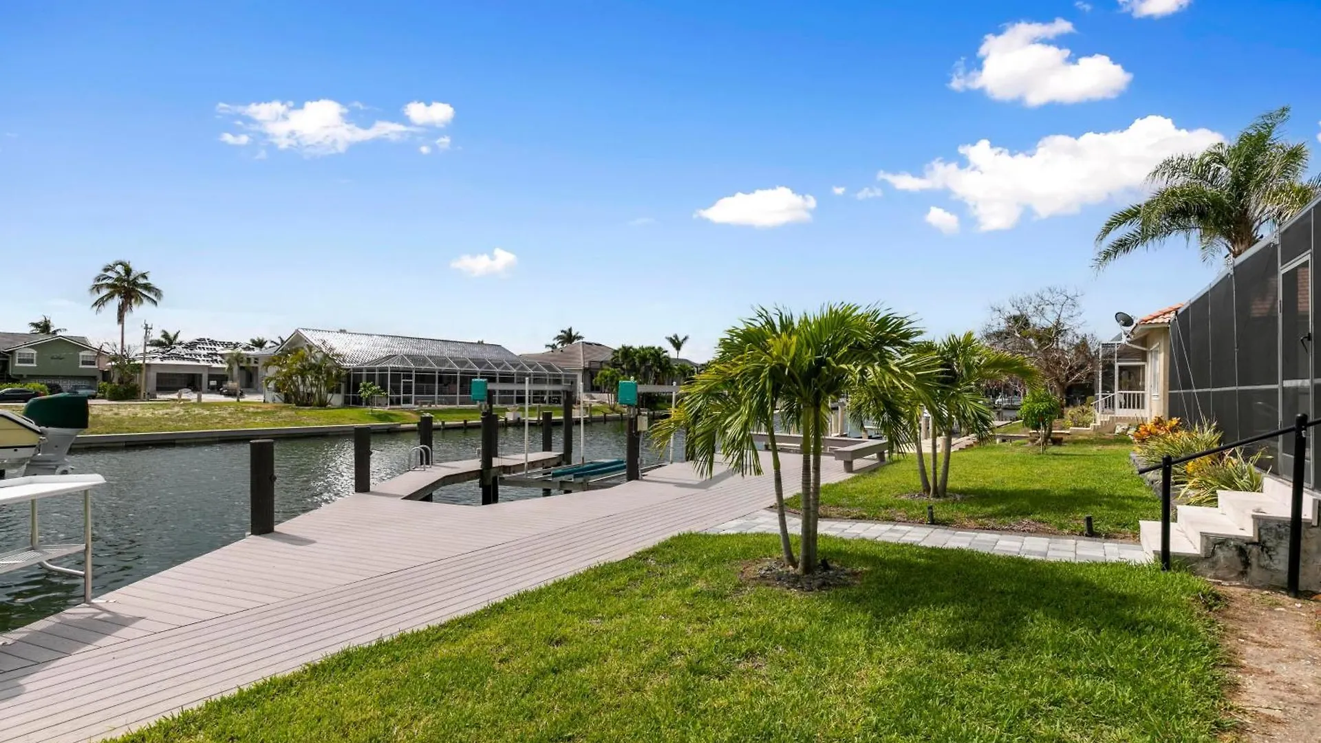 Holiday home Luxurious Waterfront Oasis In - Perfect For Families And Friends *