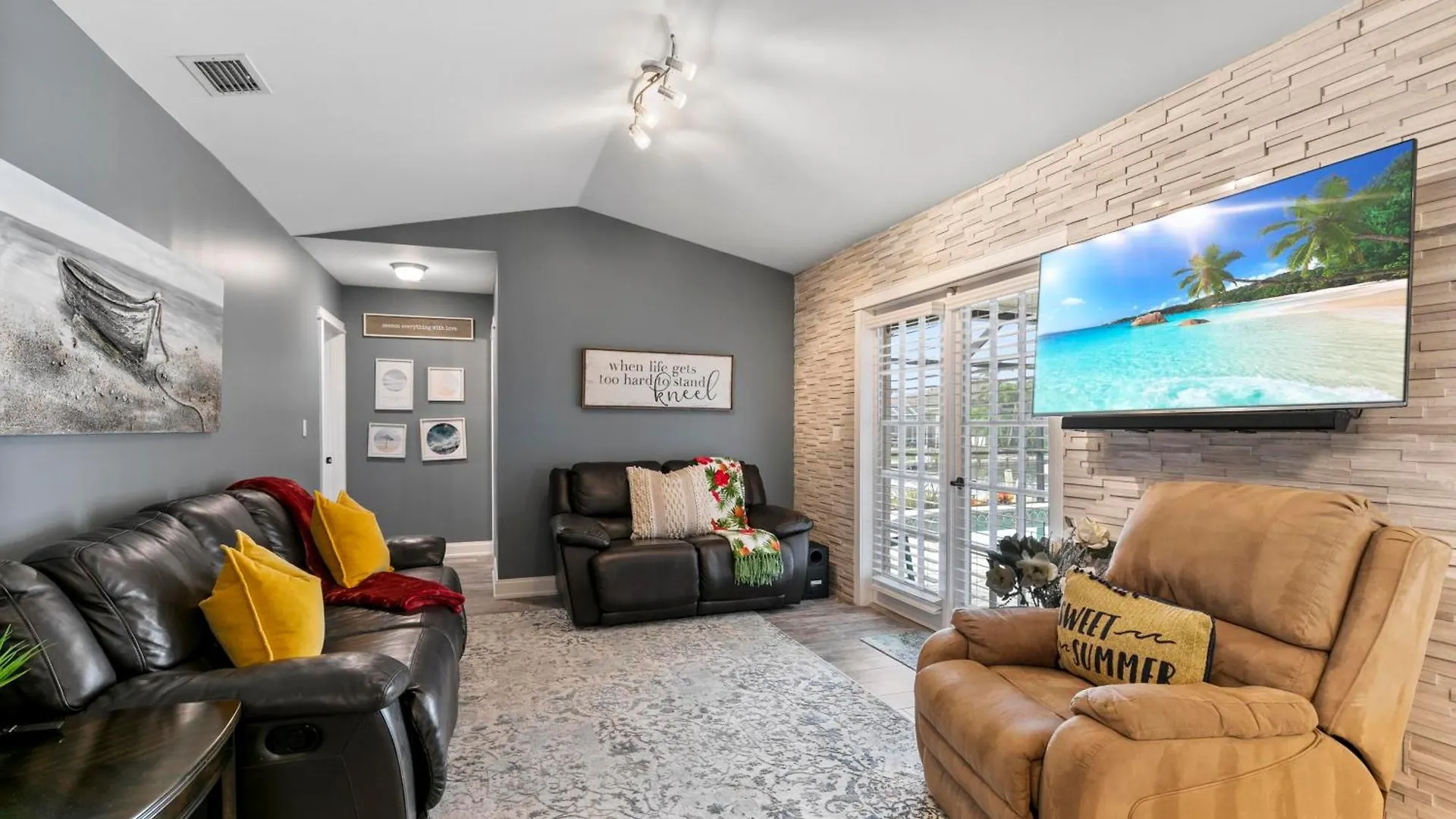 Luxurious Waterfront Oasis In - Perfect For Families And Friends