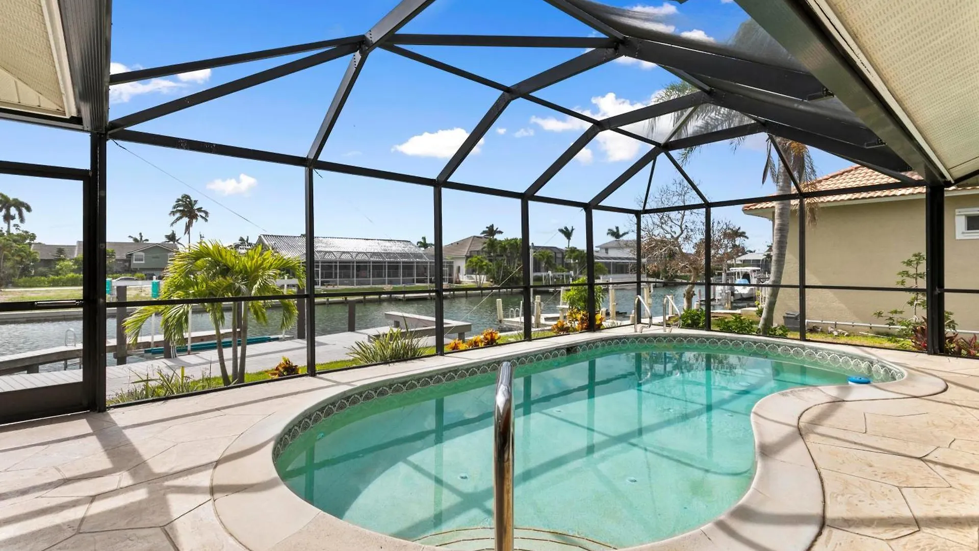 Luxurious Waterfront Oasis In - Perfect For Families And Friends *