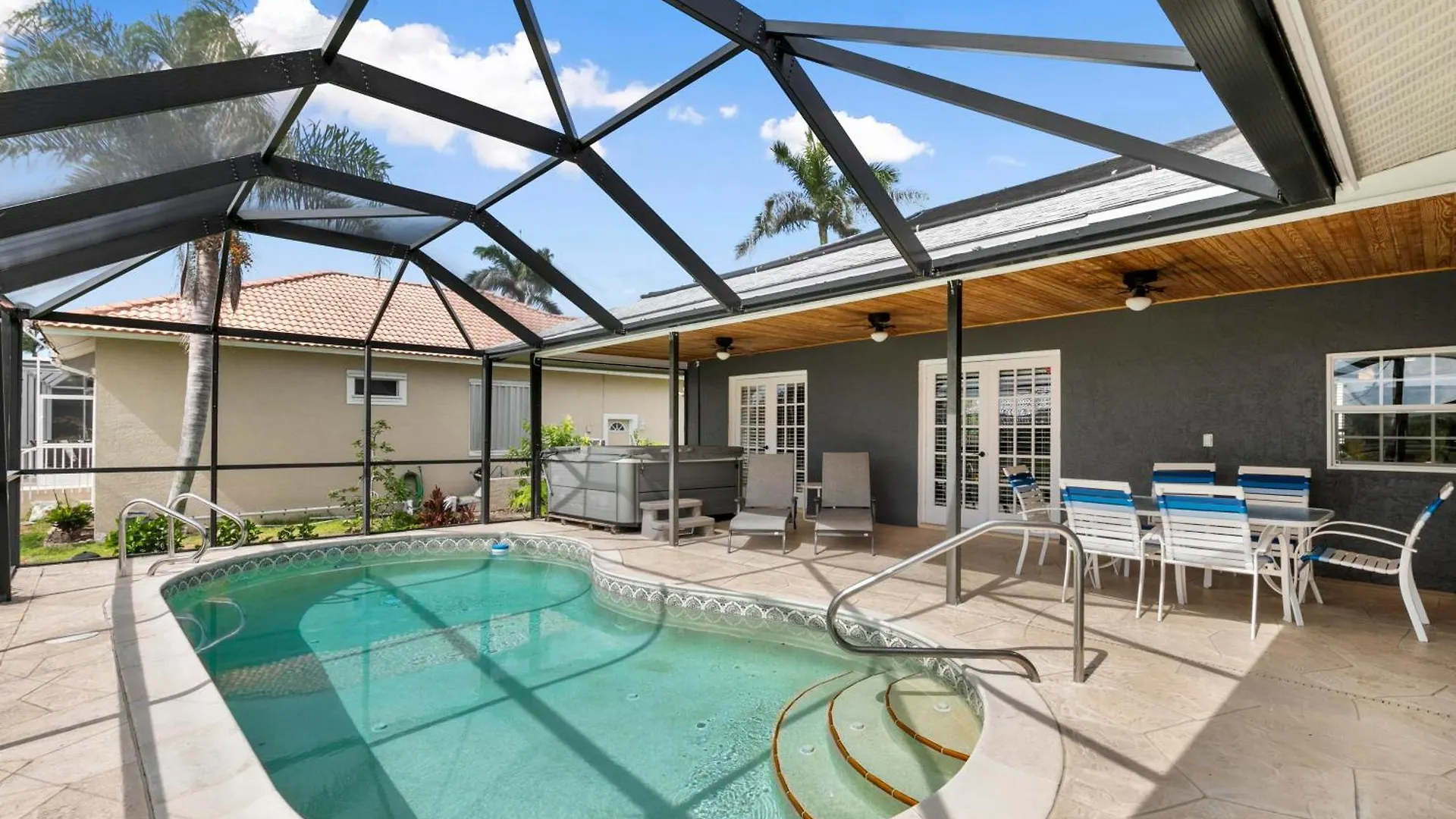 Luxurious Waterfront Oasis In - Perfect For Families And Friends *