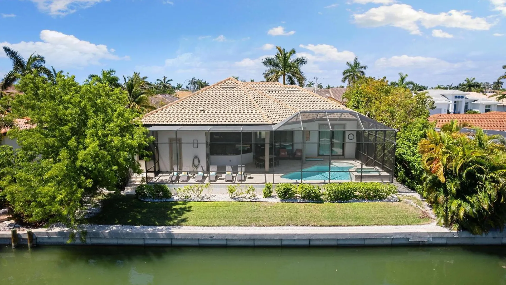 Holiday home Stunning Luxurious Waterfront Oasis - Breathtaking *