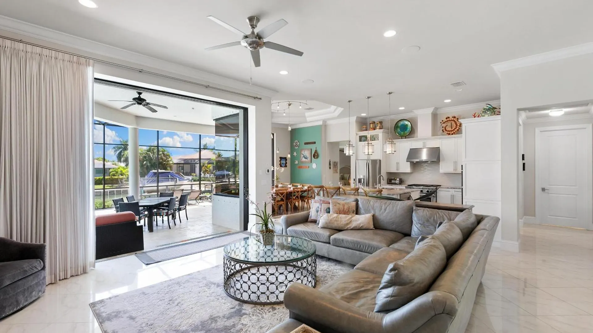 Holiday home Stunning Luxurious Waterfront Oasis - Breathtaking